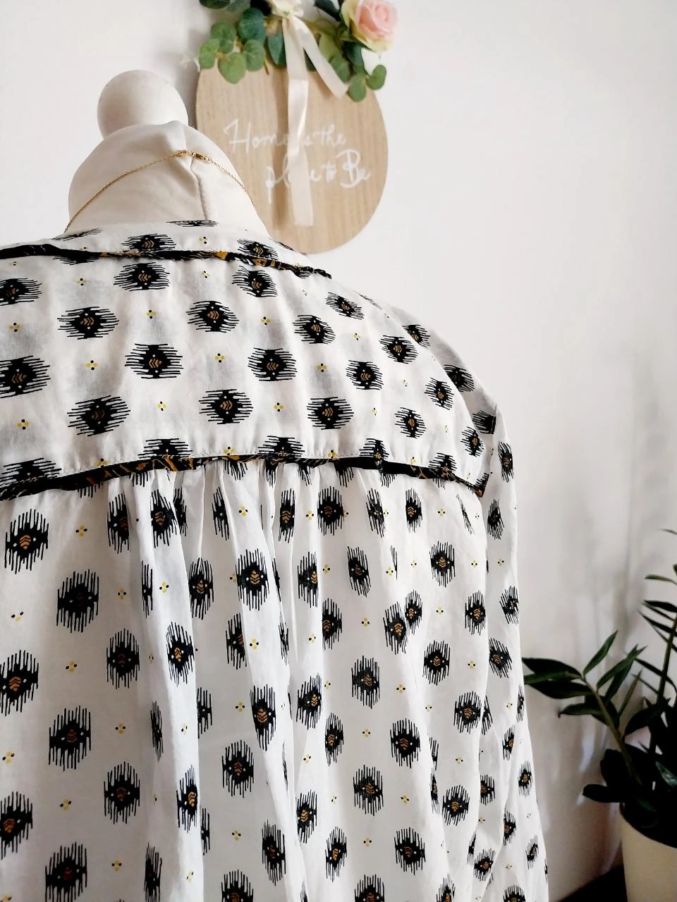 Blusa holgada blanca roto 100% algodón con motivo negro y mostaza Louizon Tail – photo 10